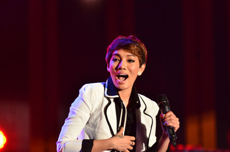 NONTABURI, THAILAND  - OCTOBER 4 : Da Endorphine singer singing in Grammy Wonderland concert on 4 October 2012 at IMPACT Challenger, Nontaburi, Thailandのeditorial素材