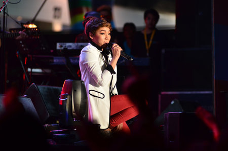 NONTABURI, THAILAND  - OCTOBER 4 : Da Endorphine singer singing in Grammy Wonderland concert on 4 October 2012 at IMPACT Challenger, Nontaburi, Thailandのeditorial素材
