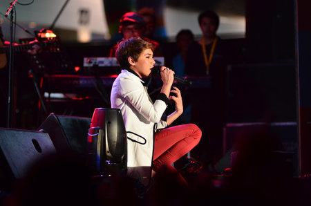 NONTABURI, THAILAND  - OCTOBER 4 : Da Endorphine singer singing in Grammy Wonderland concert on 4 October 2012 at IMPACT Challenger, Nontaburi, Thailandのeditorial素材