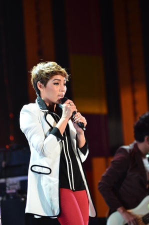 NONTABURI, THAILAND  - OCTOBER 4 : Da Endorphine singer singing in Grammy Wonderland concert on 4 October 2012 at IMPACT Challenger, Nontaburi, Thailandのeditorial素材