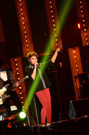 NONTABURI, THAILAND  - OCTOBER 4 : Da Endorphine singer singing in Grammy Wonderland concert on 4 October 2012 at IMPACT Challenger, Nontaburi, Thailandのeditorial素材