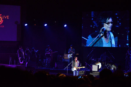 BANGKOK, THAILAND  NOV 18 : Joe  Nuvo or Jirayut Wattanasin Christian singer singing and show in Crossover Live  Concert on 18 November 2012 at Bangkok Christian College, Bangkok, Thailandのeditorial素材