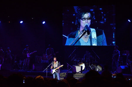BANGKOK, THAILAND  NOV 18 : Joe  Nuvo or Jirayut Wattanasin Christian singer singing and show in Crossover Live  Concert on 18 November 2012 at Bangkok Christian College, Bangkok, Thailandのeditorial素材