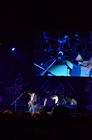 BANGKOK, THAILAND  NOV 18 : Joe  Nuvo or Jirayut Wattanasin Christian singer singing and show in Crossover Live  Concert on 18 November 2012 at Bangkok Christian College, Bangkok, Thailandのeditorial素材