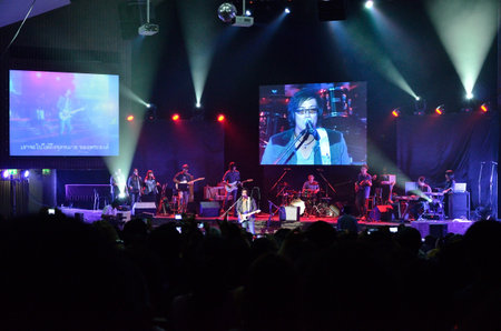 BANGKOK, THAILAND  NOV 18 : Joe  Nuvo or Jirayut Wattanasin Christian singer singing and show in Crossover Live  Concert on 18 November 2012 at Bangkok Christian College, Bangkok, Thailandのeditorial素材