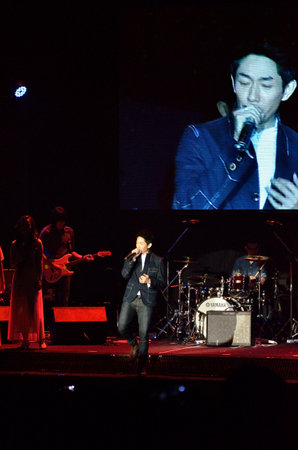 BANGKOK, THAILAND  NOV 18 : Boy Peacemaker or Anuwat Sanguansakphakdee Christian singer singing and show in Crossover Live  Concert on 18 November 2012 at Bangkok Christian College, Bangkok, Thailandのeditorial素材