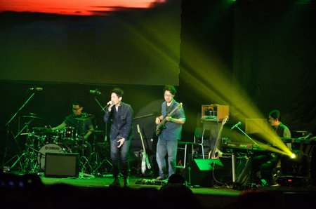 Anuwat Sanguansakphakdee, Boy, Bangkok, sound, playing, singing, singer, show time, live, song, joy, happiness, happy, fun, dance, sing, show, stage lighting, stage, celebrities, nice, lighting, design, music, people, Cross over live, event, Thailand, chrのeditorial素材