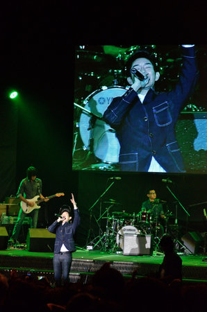 Anuwat Sanguansakphakdee, Boy, Bangkok, sound, playing, singing, singer, show time, live, song, joy, happiness, happy, fun, dance, sing, show, stage lighting, stage, celebrities, nice, lighting, design, music, people, Cross over live, event, Thailand, chrのeditorial素材