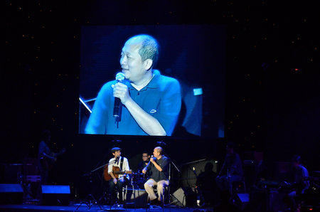 BANGKOK, THAILAND  NOV 18 : Boyd Kosiyabong song writer and Rose Sirintip singer singing and show in Crossover Live  Concert on 18 November 2012 at Bangkok Christian College, Bangkok, Thailandのeditorial素材