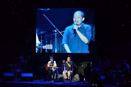 BANGKOK, THAILAND  NOV 18 : Boyd Kosiyabong song writer and Rose Sirintip singer singing and show in Crossover Live  Concert on 18 November 2012 at Bangkok Christian College, Bangkok, Thailandのeditorial素材