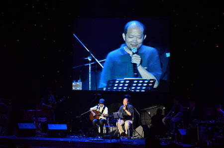 BANGKOK, THAILAND  NOV 18 : Boyd Kosiyabong song writer and Rose Sirintip singer singing and show in Crossover Live  Concert on 18 November 2012 at Bangkok Christian College, Bangkok, Thailandのeditorial素材