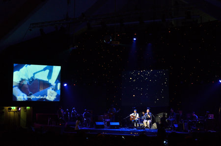 BANGKOK, THAILAND  NOV 18 : Boyd Kosiyabong song writer and Rose Sirintip singer singing and show in Crossover Live  Concert on 18 November 2012 at Bangkok Christian College, Bangkok, Thailandのeditorial素材