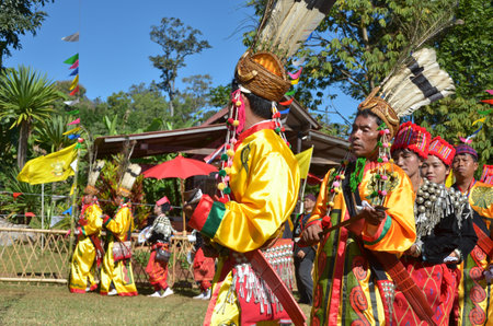 CHIANG MAI, THAILAND - DECEMBER 5 : Manau traditional event of Kachin's tribe to worship God and wish The king of Thailand on 5 December 2012 at Banmai Samahki, Chiang Dao, Chiang Mai, Thailandのeditorial素材