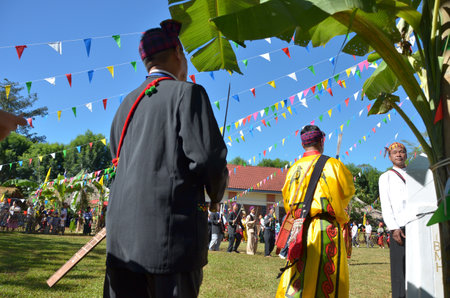 CHIANG MAI, THAILAND - DECEMBER 5 : Manau traditional event of Kachin's tribe to worship God and wish The king of Thailand on 5 December 2012 at Banmai Samahki, Chiang Dao, Chiang Mai, Thailandのeditorial素材