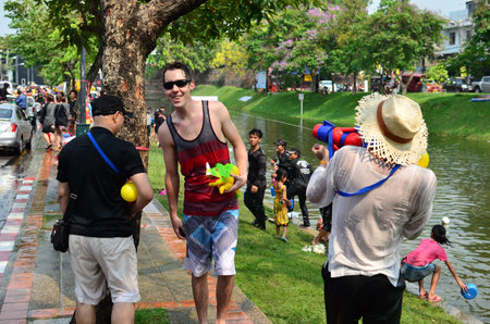 CHIANG MAI, THAILAND - APRIL 12 : People celebrating Songkran (Thai new year / water festival) in the streets by throwing water at each other on 12 April 2013 in Chiang Mai, Thailandのeditorial素材