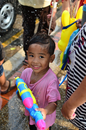 CHIANG MAI, THAILAND - APRIL 12 : Boy celebrating Songkran (Thai new year / water festival) in the streets by throwing water at each other on 12 April 2013 in Chiang Mai, Thailandのeditorial素材
