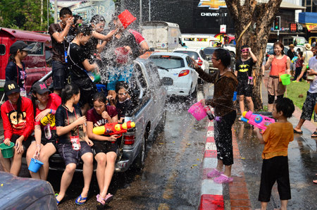 CHIANG MAI, THAILAND - APRIL 12 : People celebrating Songkran (Thai new year / water festival) in the streets by throwing water at each other on 12 April 2013 in Chiang Mai, Thailandのeditorial素材