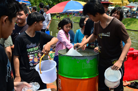 CHIANG MAI, THAILAND - APRIL 13 : People prepare cold water of celebrating Songkran (Thai new year / water festival) in the streets on 13 April 2013 in Chiang Mai, Thailandのeditorial素材