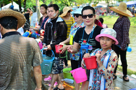CHIANG MAI, THAILAND - APRIL 13 : People celebrating Songkran (Thai new year / water festival) in the streets by throwing water at each other on 13 April 2013 in Chiang Mai, Thailandのeditorial素材