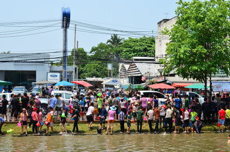 CHIANG MAI, THAILAND - APRIL 13 : People celebrating Songkran (Thai new year / water festival) in the streets by throwing water at each other on 13 April 2013 in Chiang Mai, Thailandのeditorial素材