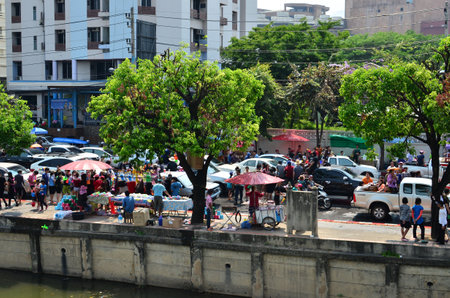 CHIANG MAI, THAILAND - APRIL 13 : People celebrating Songkran (Thai new year / water festival) in the streets by throwing water at each other on 13 April 2013 in Chiang Mai, Thailandのeditorial素材