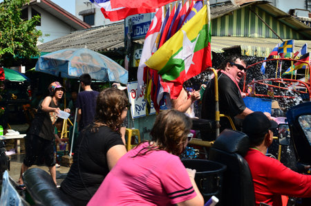 CHIANG MAI, THAILAND - APRIL 13 : People celebrating Songkran (Thai new year / water festival) in the streets by throwing water at each other on 13 April 2013 in Chiang Mai, Thailandのeditorial素材