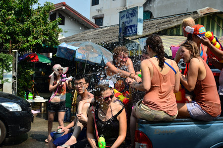 CHIANG MAI, THAILAND - APRIL 13 : People celebrating Songkran (Thai new year / water festival) in the streets by throwing water at each other on 13 April 2013 in Chiang Mai, Thailandのeditorial素材