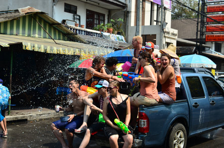 CHIANG MAI, THAILAND - APRIL 13 : People celebrating Songkran (Thai new year / water festival) in the streets by throwing water at each other on 13 April 2013 in Chiang Mai, Thailandのeditorial素材