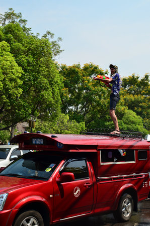 CHIANG MAI, THAILAND - APRIL 13 : Tourist stand on bus roof for celebrating Songkran (Thai new year / water festival) on 13 April 2013 in Chiang Mai, Thailandのeditorial素材
