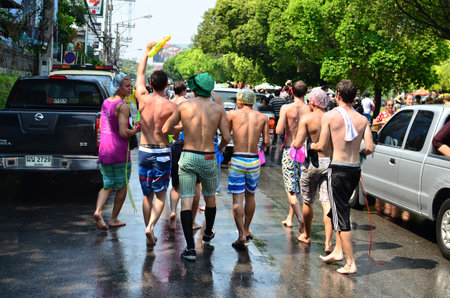 CHIANG MAI, THAILAND - APRIL 13 : People celebrating Songkran (Thai new year / water festival) in the streets on 13 April 2013 in Chiang Mai, Thailandのeditorial素材