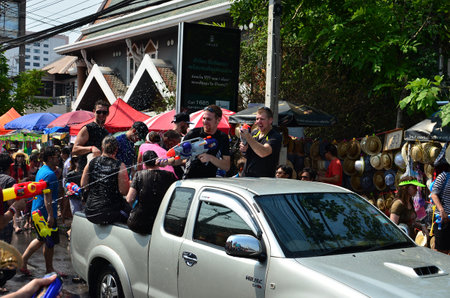 CHIANG MAI, THAILAND - APRIL 13 : People celebrating Songkran (Thai new year / water festival) in the streets by throwing water at each other on 13 April 2013 in Chiang Mai, Thailandのeditorial素材