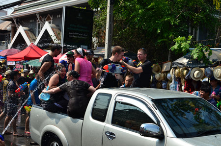 CHIANG MAI, THAILAND - APRIL 13 : People celebrating Songkran (Thai new year / water festival) in the streets by throwing water at each other on 13 April 2013 in Chiang Mai, Thailandのeditorial素材