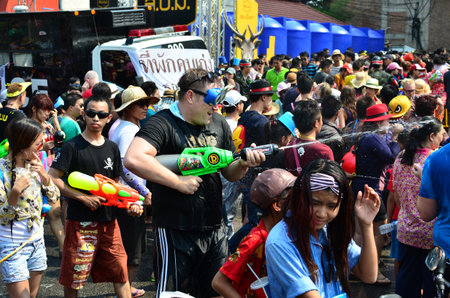 CHIANG MAI, THAILAND - APRIL 13 : People celebrating Songkran (Thai new year / water festival) in the streets by throwing water at each other on 13 April 2013 in Chiang Mai, Thailandのeditorial素材
