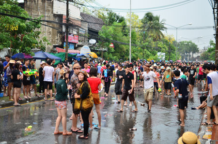 CHIANG MAI, THAILAND - APRIL 13 : People celebrating Songkran (Thai new year / water festival) in the streets by throwing water at each other on 13 April 2013 in Chiang Mai, Thailandのeditorial素材