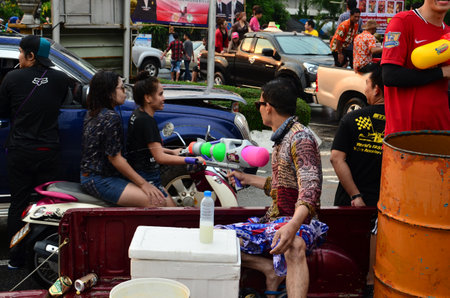 CHIANG MAI, THAILAND - APRIL 13 : People celebrating Songkran (Thai new year / water festival) in the streets by throwing water at each other on 13 April 2013 in Chiang Mai, Thailandのeditorial素材