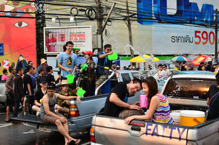CHIANG MAI, THAILAND - APRIL 13 : People celebrating Songkran (Thai new year / water festival) in the streets by throwing water at each other on 13 April 2013 in Chiang Mai, Thailandのeditorial素材