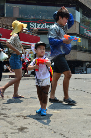 CHIANG MAI, THAILAND - APRIL 13 : Boy with water gun for celebrating Songkran (Thai new year / water festival) in the streets on 13 April 2013 in Chiang Mai, Thailandのeditorial素材