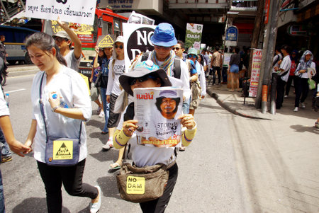BANGKOK, THAILAND - SEPTEMBER 22   People walking for against the construction of a dam in Mae Wong National Park on 22 September 2013 at Saphan Khwai, Bangkok, Thailandのeditorial素材