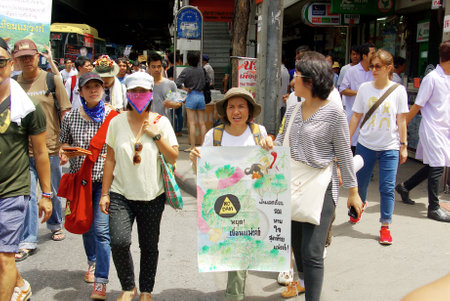 BANGKOK, THAILAND - SEPTEMBER 22   People walking for against the construction of a dam in Mae Wong National Park on 22 September 2013 at Saphan Khwai, Bangkok, Thailandのeditorial素材