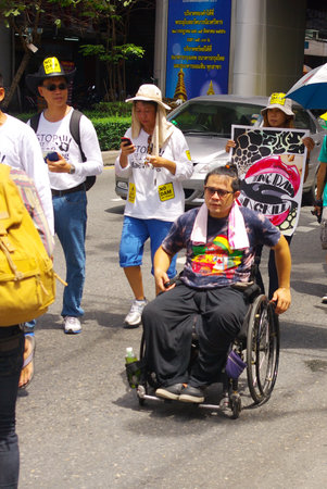 BANGKOK, THAILAND - SEPTEMBER 22   People walking for against the construction of a dam in Mae Wong National Park on 22 September 2013 at Saphan Khwai, Bangkok, Thailandのeditorial素材