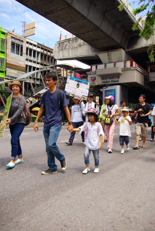 BANGKOK, THAILAND - SEPTEMBER 22   People walking for against the construction of a dam in Mae Wong National Park on 22 September 2013 at Saphan Khwai, Bangkok, Thailandのeditorial素材