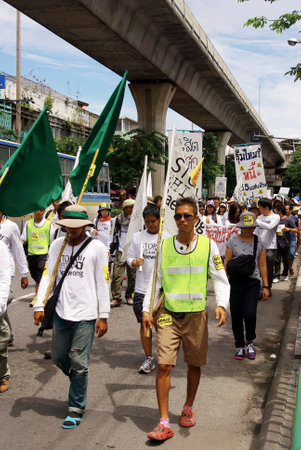 BANGKOK, THAILAND - SEPTEMBER 22   People walking for against the construction of a dam in Mae Wong National Park on 22 September 2013 at Saphan Khwai, Bangkok, Thailandのeditorial素材