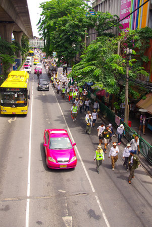 BANGKOK, THAILAND - SEPTEMBER 22   People walking for against the construction of a dam in Mae Wong National Park on 22 September 2013 at Saphan Khwai, Bangkok, Thailandのeditorial素材