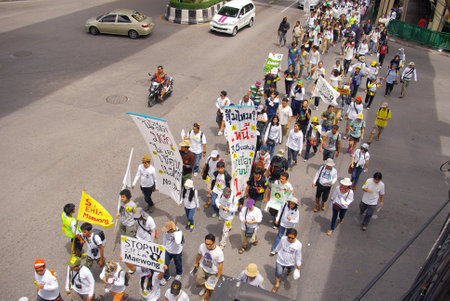 BANGKOK, THAILAND - SEPTEMBER 22   People walking for against the construction of a dam in Mae Wong National Park on 22 September 2013 at Saphan Khwai, Bangkok, Thailandのeditorial素材