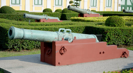 Ancient canons in garden of Ministry of Defense, Thailand	のeditorial素材