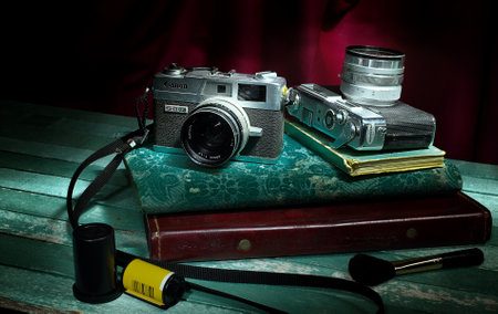 BANGKOK, THAILAND - NOVEMBER 13 :Vintage camera with old albums
on 13 November 2013 at Bangkok, Thailandのeditorial素材