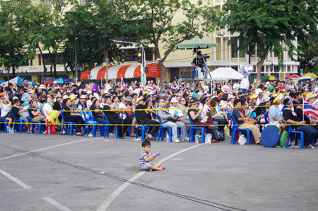 BANGKOK - NOVEMBER 9, 2013 : Anti-government protesters to the Democracy Monument on November 9, 2013 in Bangkok, Thailand. The protest Against The Amnesty bill in Bangkok, capital of Thailand のeditorial素材