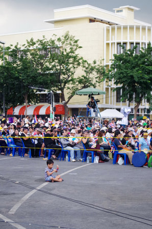 BANGKOK - NOVEMBER 9, 2013 : Anti-government protesters to the Democracy Monument on November 9, 2013 in Bangkok, Thailand. The protest Against The Amnesty bill in Bangkok, capital of Thailand のeditorial素材