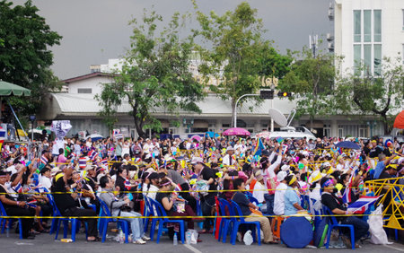 BANGKOK - NOVEMBER 9, 2013 : Anti-government protesters to the Democracy Monument on November 9, 2013 in Bangkok, Thailand. The protest Against The Amnesty bill in Bangkok, capital of Thailand のeditorial素材