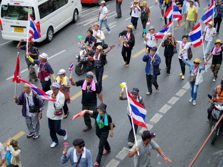 BANGKOK,THAILAND - NOVEMBER 22   Anti-government protesters to the Democracy Monument  The protest Against The Amnesty bill in Pratunam, Bangkok, capital of Thailand on 22 November 2013 のeditorial素材
